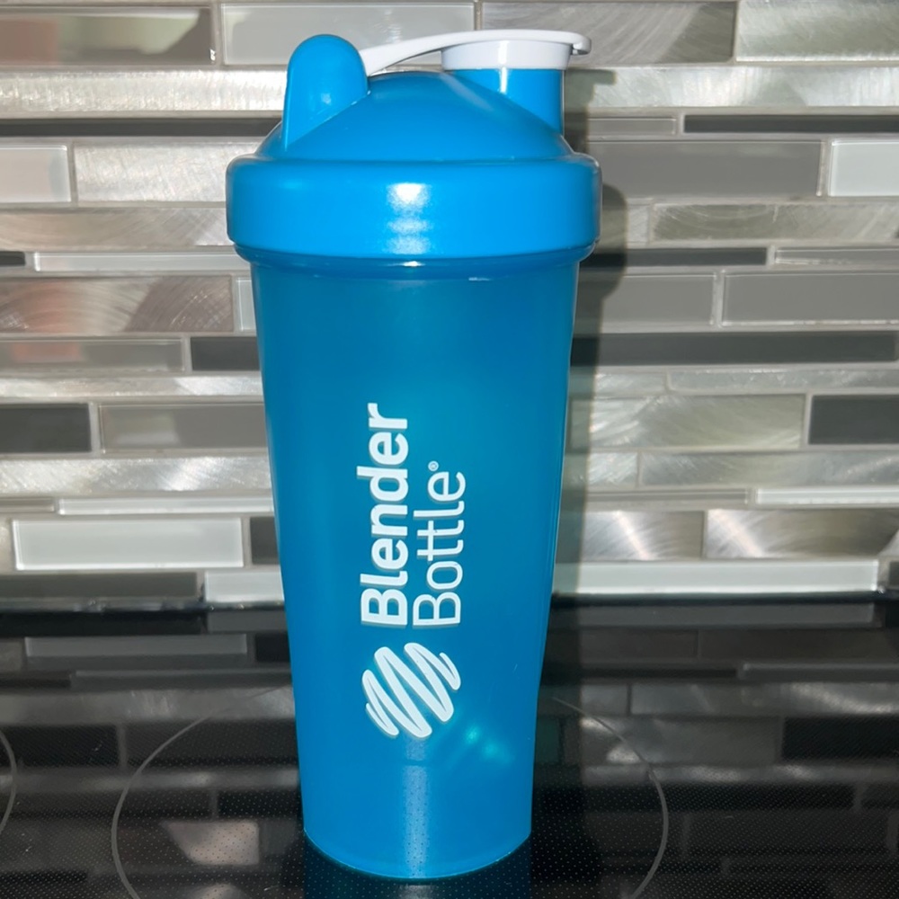 Blender Bottle On the Go Shake Mixing Bottle